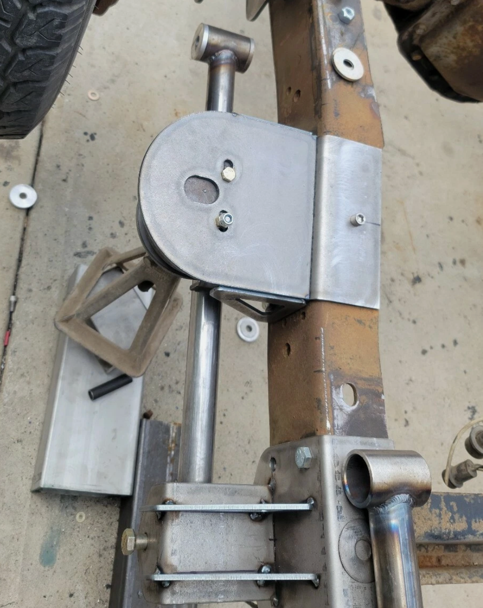 73-87 C20 & C30 WELD ON 4 LINK W/ CANTILEVER W/ WATTS LINK AND STEP NOTCH