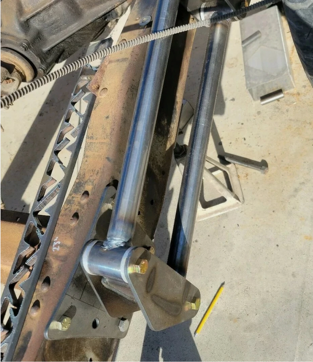 73-87 C20 & C30 WELD ON 4 LINK W/ CANTILEVER W/ WATTS LINK AND STEP NOTCH